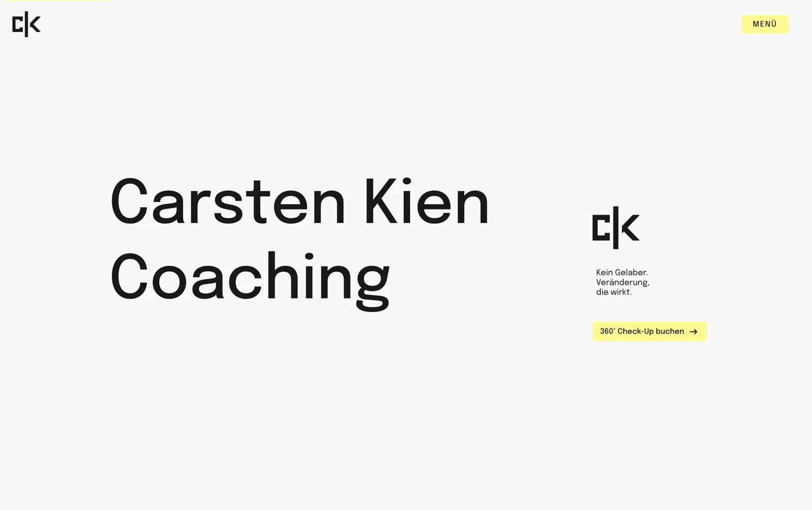 Startseite von carstenkien.de: der Schriftzug Carsten Kien Coaching und das Monogramm c|k auf hellem Grund